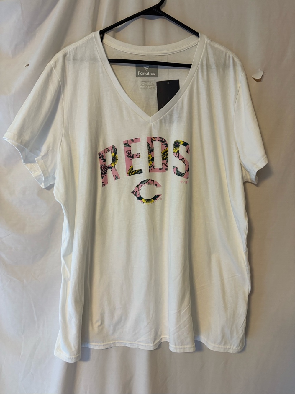 Fanatics White V-Neck Cincinnati ‘REDS' Floral Logo Tee